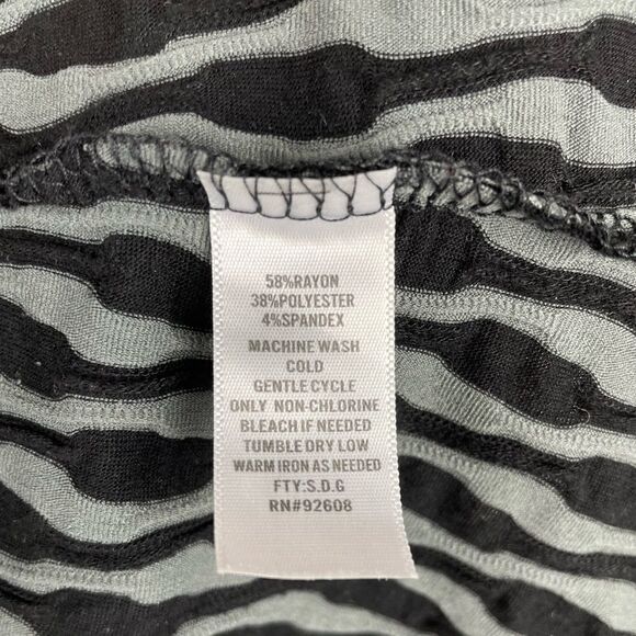 Passports Tunic Top Size S EUC - Picture 7 of 8